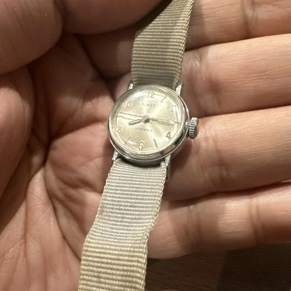 Vintage Timex 18mm Mechanical 17‎ Jewels Ladies Watch West Germany Runs Great